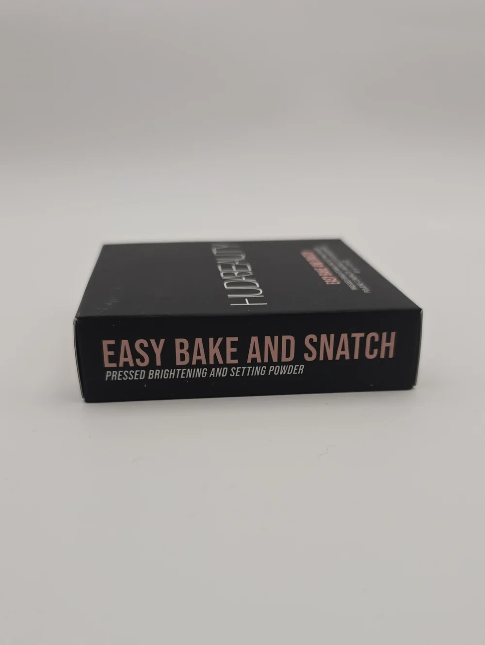 HUDA BEAUTY Easy Bake and Snatch Pressed Powder - Peach Pie